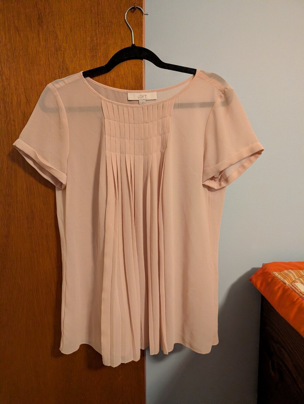 LOFT Pleated Sheer Light Beige Short Sleeve Blouse Women's Size M